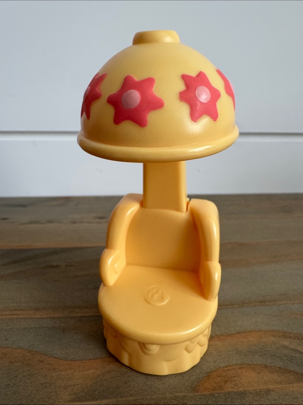 Littlest Pet Shop | Purr-fection Salon: Yellow & Pink Salon Chair - Toy Piece